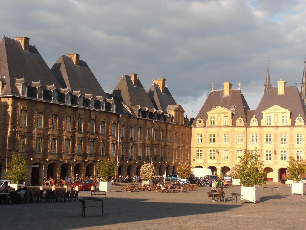 Hotel De La Meuse Charleville-Mézières Buitenkant foto